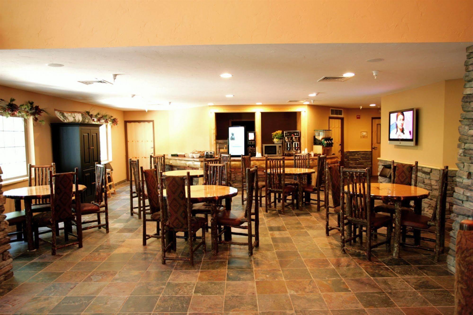 Cross Lake Whitefish Lodge And Suites מראה חיצוני תמונה
